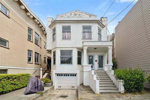 Attached, Exterior, Facade, Rowhouse