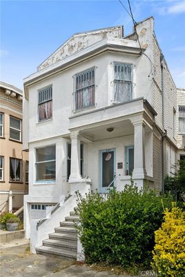 Exterior, Facade, Rowhouse