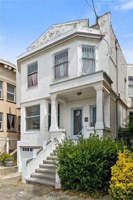 Exterior, Facade, Rowhouse