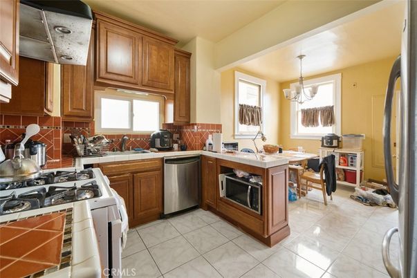 Dining room, Interior, Kitchen, Pendant Lights, Tile Countertops