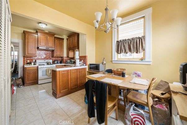 Chandelier, Dining room, Interior, Kitchen