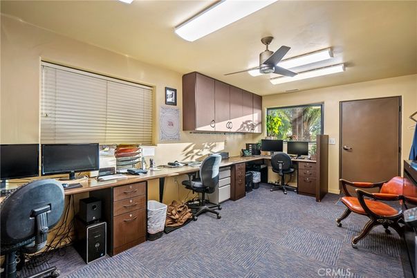 Home Office, Interior