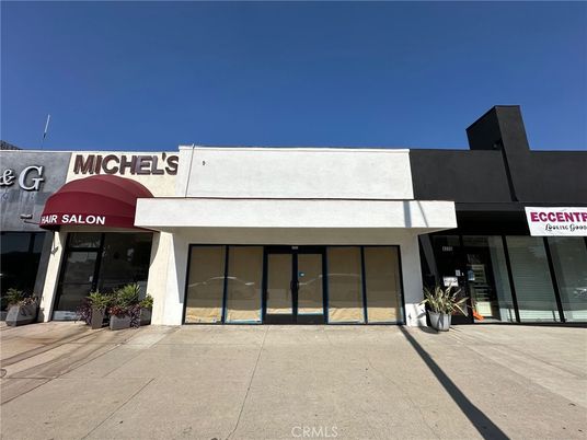 Exterior, Facade, Modern