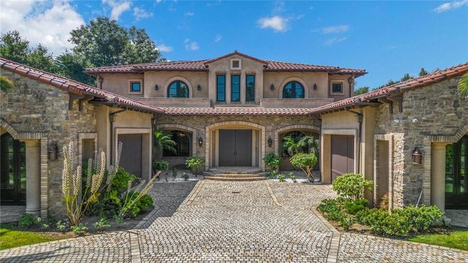 Exterior, Facade, Mediterranean