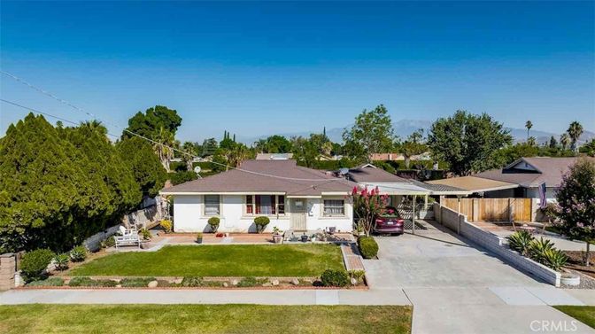Backyard, Exterior, Facade, Ranch
