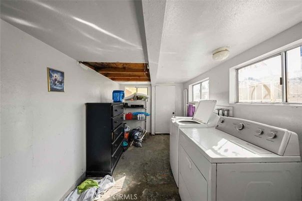 Interior, Washer, Wooden Beams