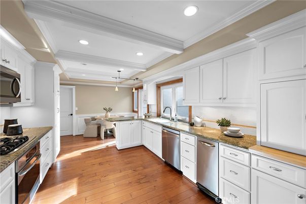 Dining room, Interior, Kitchen, Recessed Lighting, Stainless Steel Appliances, Wood Texture Flooring