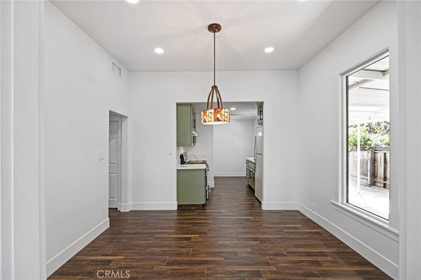 Interior, Pendant Lights, Recessed Lighting, Wood Texture Flooring