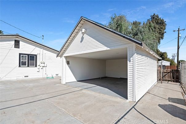 Detached Garage, Exterior