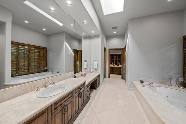 Bathroom, Dual Sink Vanities, Interior, Recessed Lighting