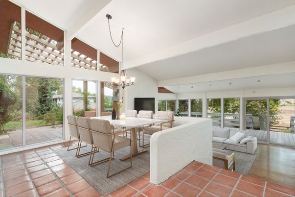Chandelier, Dining room, Interior, Living room