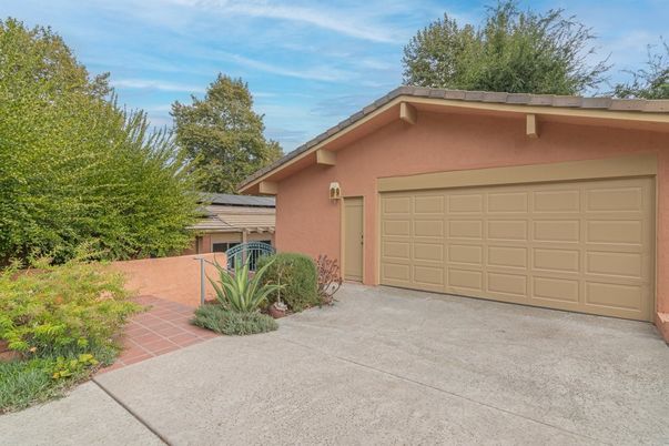 Detached Garage, Exterior