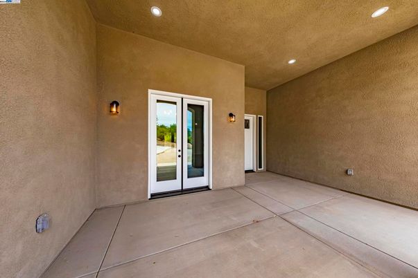 Exterior, Recessed Lighting