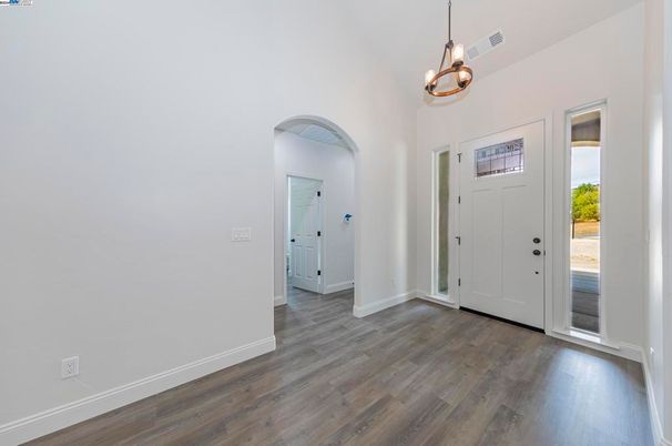Empty room, Interior, Pendant Lights, Wood Texture Flooring