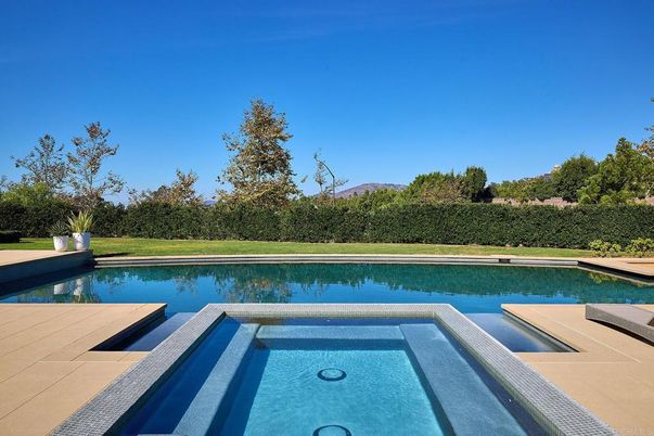 Exterior, Lake, Pool