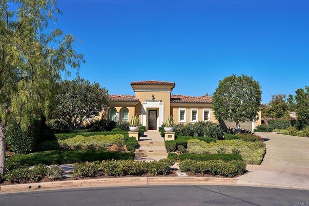 Exterior, Facade, Mediterranean