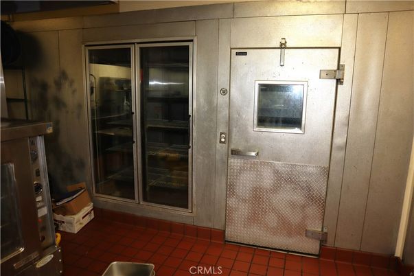 Elevator, Exterior