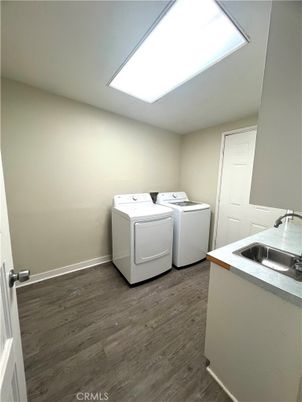 Interior, Washer, Wood Texture Flooring