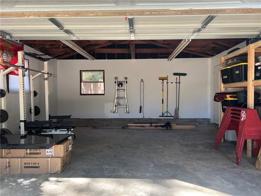 Garage, Interior, Wooden Beams
