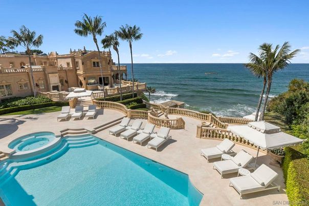 Exterior, Pool, Water