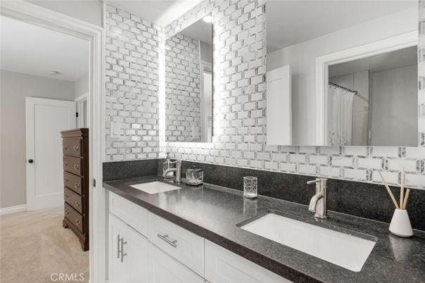 Bathroom, Dual Sink Vanities, Interior