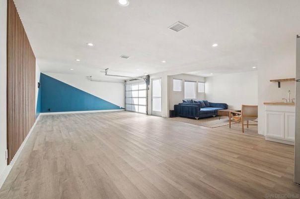 Interior, Recessed Lighting, Wood Texture Flooring