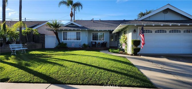 Attached, Exterior, Facade, Ranch