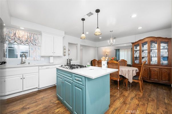 Chandelier, Dining room, Interior, Kitchen, Pendant Lights, Recessed Lighting, Wood Texture Flooring