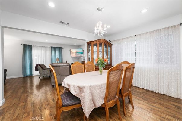 Chandelier, Dining room, Interior, Recessed Lighting, Wood Texture Flooring