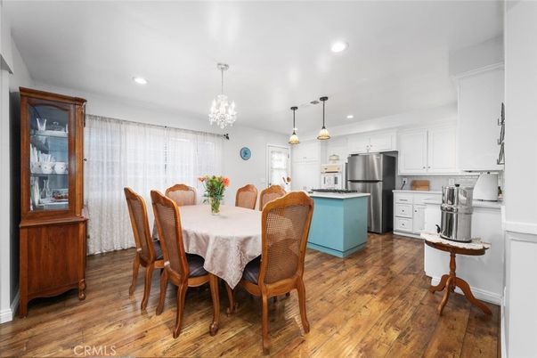 Chandelier, Dining room, Interior, Kitchen, Pendant Lights, Recessed Lighting, Stainless Steel Appliances, Wood Texture Flooring