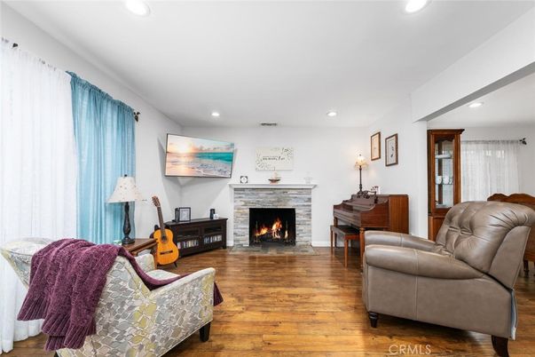 Fireplace, Interior, Living room, Piano, Recessed Lighting, Wood Texture Flooring