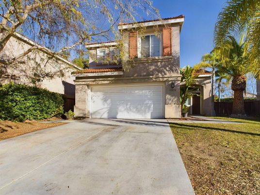 Attached, Exterior, Facade, Mediterranean