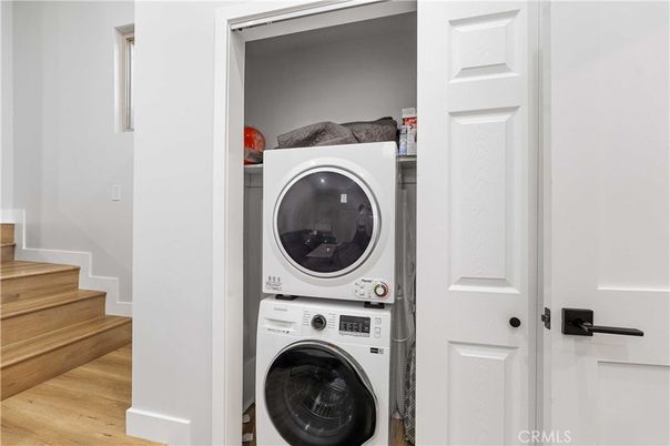 Interior, Utility Closets, Washer, Wood Texture Flooring
