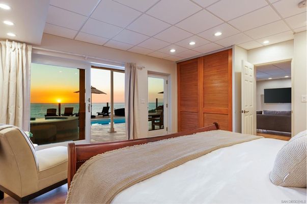 Bedroom, Interior, Recessed Lighting, Water