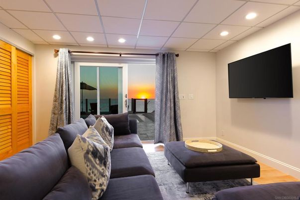 Interior, Living room, Recessed Lighting, Water, Wood Texture Flooring