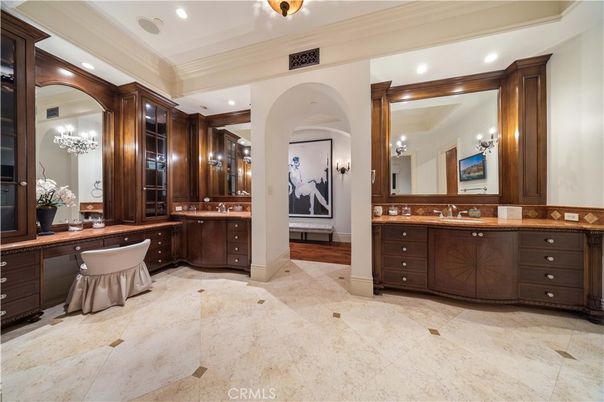 Bathroom, Dual Sink Vanities, Interior, Recessed Lighting