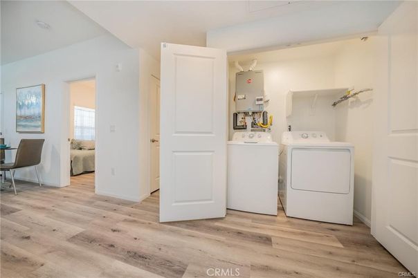 Interior, Utility Closets, Washer, Wood Texture Flooring