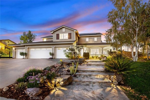 Attached, Exterior, Facade, Solar Panels, American Craftsman