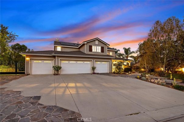 Attached, Exterior, Facade, Solar Panels, American Craftsman