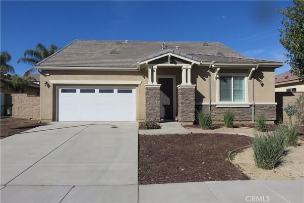Attached, Exterior, Facade, American Craftsman
