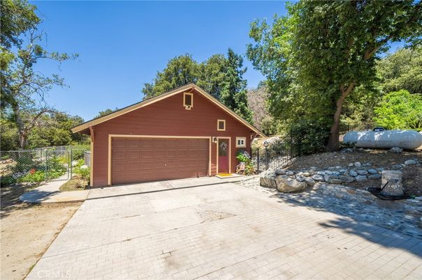 Detached Garage, Exterior
