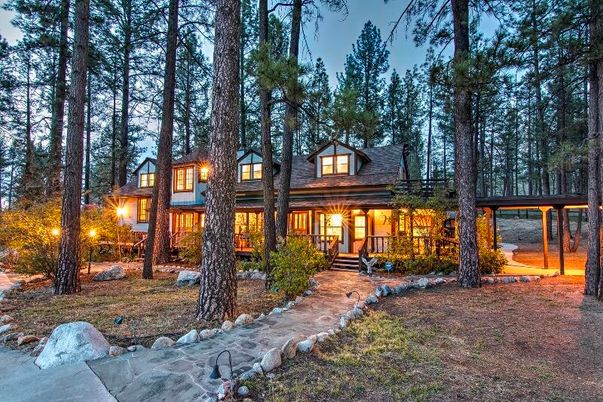 Exterior, Facade, Log Home