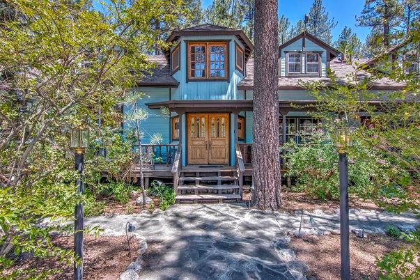 Exterior, Facade, Queen Anne Victorian