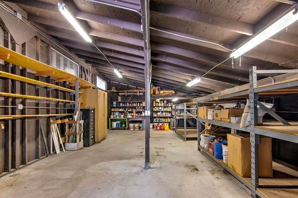 Garage, Interior, Wooden Beams