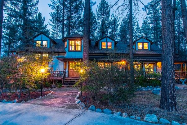 Exterior, Facade, Log Home