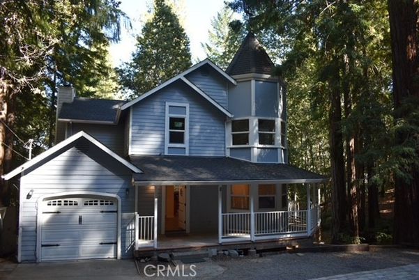 Attached, Exterior, Facade, Queen Anne Victorian