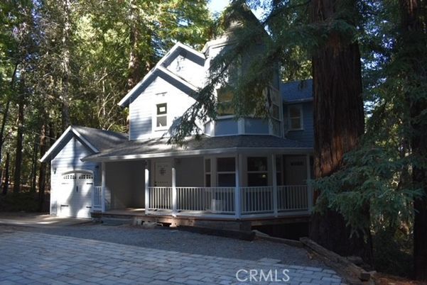 Attached, Exterior, Facade, Queen Anne Victorian