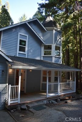 Attached, Exterior, Facade, Queen Anne Victorian