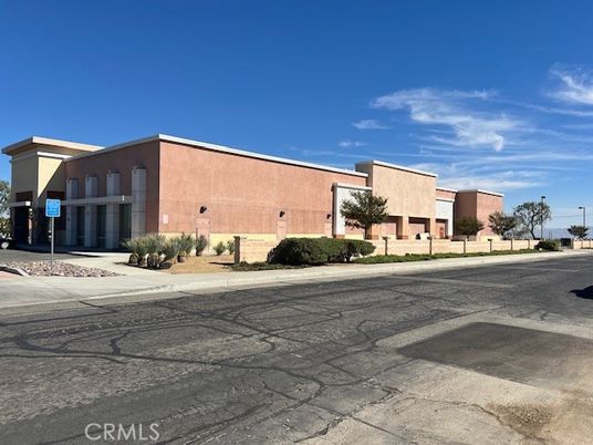 Exterior, Facade, Modern