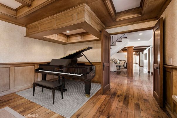 Interior, Piano, Recessed Lighting, Wood Texture Flooring